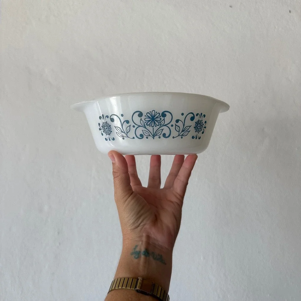 Vtg Glasbake Blue Onion Milk Glass Casserole Dish J510 1QT Round White Blue USA